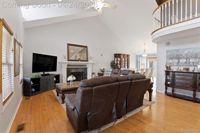 54638 Beacon Cove Circle, New Baltimore, MI 48047