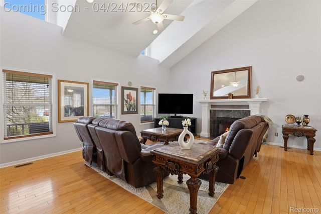 54638 Beacon Cove Circle, New Baltimore, MI 48047