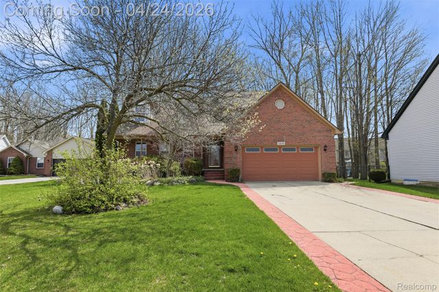 54638 Beacon Cove Circle, New Baltimore, MI 48047