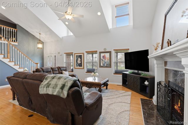 54638 Beacon Cove Circle, New Baltimore, MI 48047