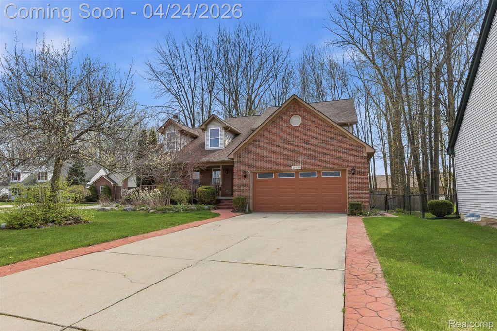 54638 Beacon Cove Circle, New Baltimore, MI 48047