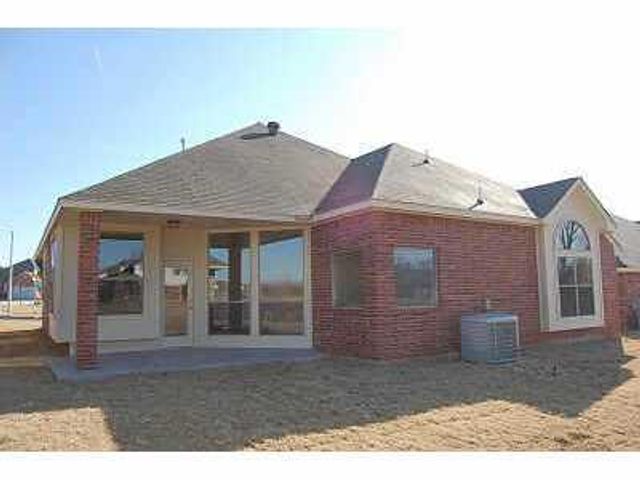 721 Oak Creek Drive, Moore, OK 73160