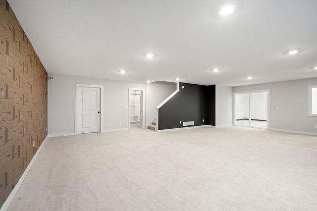 18700 61st Avenue N, Plymouth, MN 55446