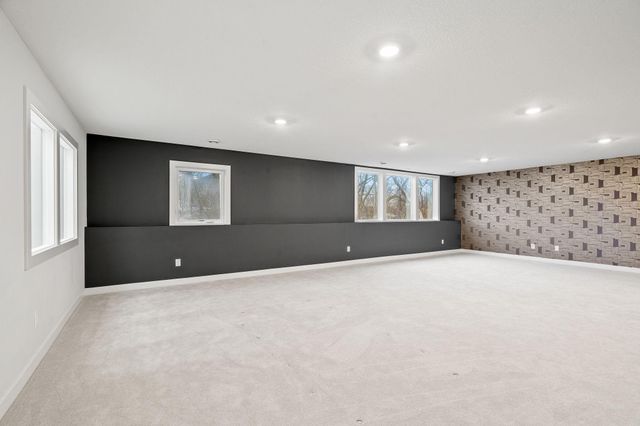 18700 61st Avenue N, Plymouth, MN 55446