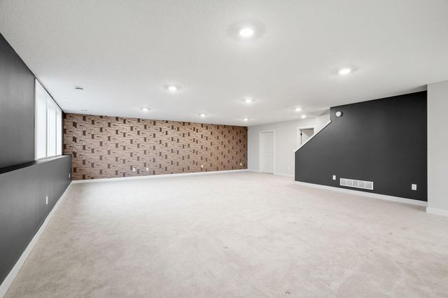 18700 61st Avenue N, Plymouth, MN 55446