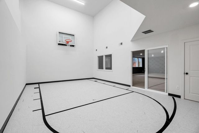 18700 61st Avenue N, Plymouth, MN 55446