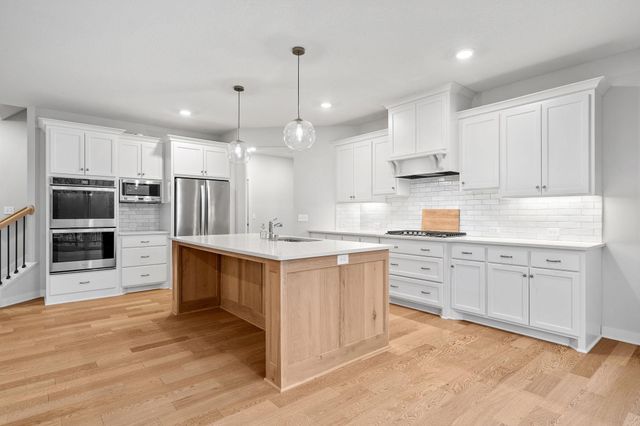 18700 61st Avenue N, Plymouth, MN 55446