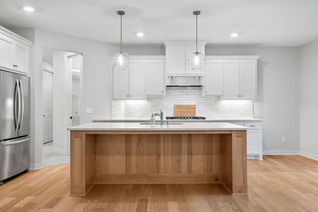 18700 61st Avenue N, Plymouth, MN 55446