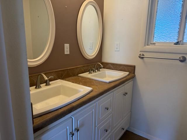 9497 Sara St, Elk Grove, CA 95624