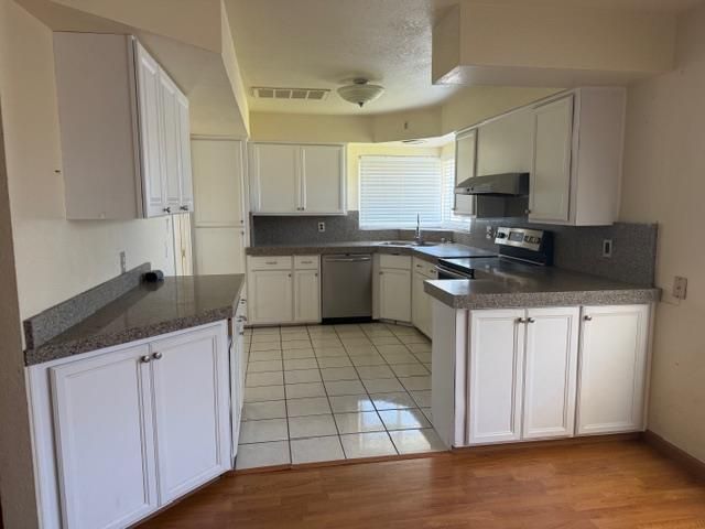 9497 Sara St, Elk Grove, CA 95624