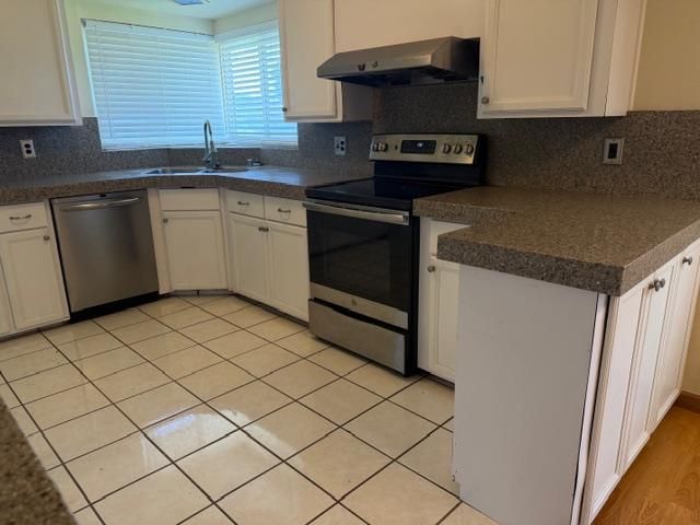 9497 Sara St, Elk Grove, CA 95624