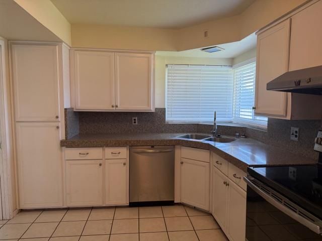 9497 Sara St, Elk Grove, CA 95624