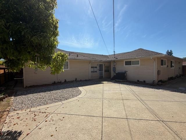 9497 Sara St, Elk Grove, CA 95624
