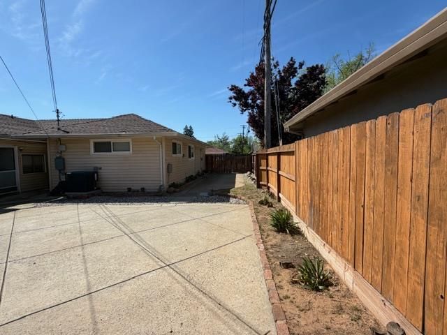 9497 Sara St, Elk Grove, CA 95624