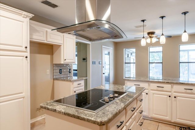 5801 Sheffield Dr, Tyler, TX 75703