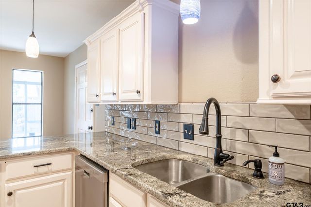 5801 Sheffield Dr, Tyler, TX 75703