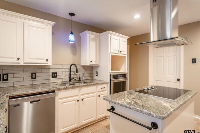 5801 Sheffield Dr, Tyler, TX 75703