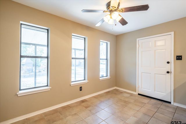 5801 Sheffield Dr, Tyler, TX 75703