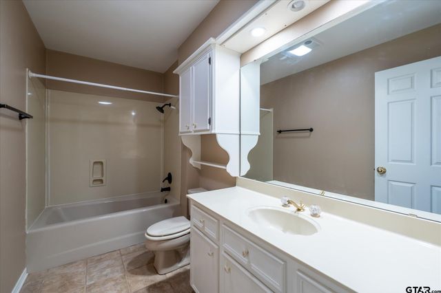 5801 Sheffield Dr, Tyler, TX 75703