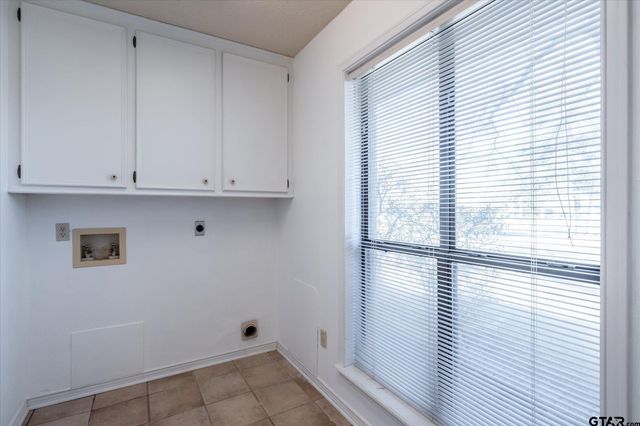 5801 Sheffield Dr, Tyler, TX 75703