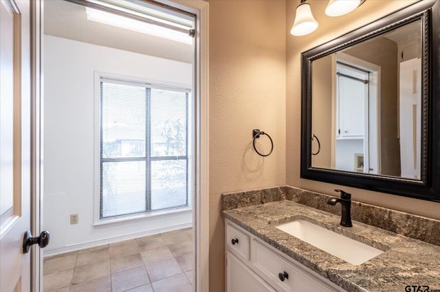 5801 Sheffield Dr, Tyler, TX 75703