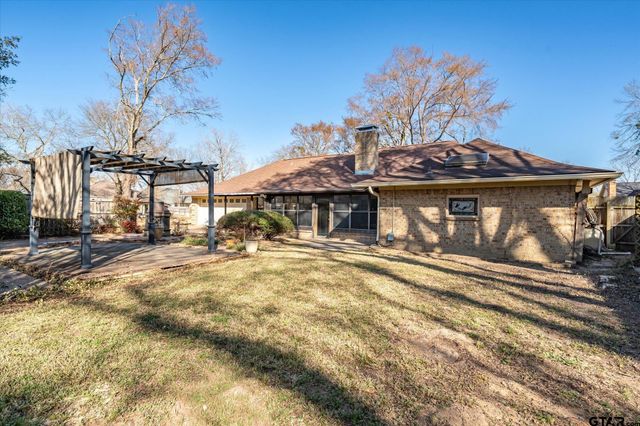5801 Sheffield Dr, Tyler, TX 75703