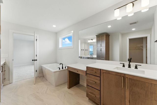 xxx Knightsbridge Ln N, Lake Elmo, MN 55042