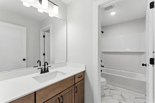 xxx Knightsbridge Ln N, Lake Elmo, MN 55042