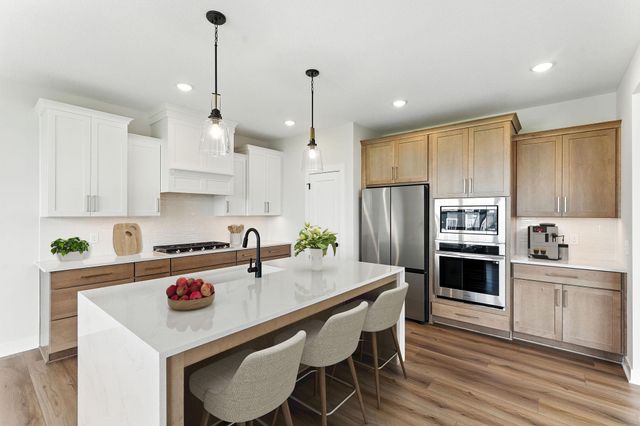 xxx Knightsbridge Ln N, Lake Elmo, MN 55042