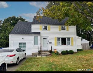 107 Richfield Road, Bridgeport, CT 06606