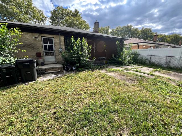 15230 Oakwood Drive, Oak Park, MI 48237