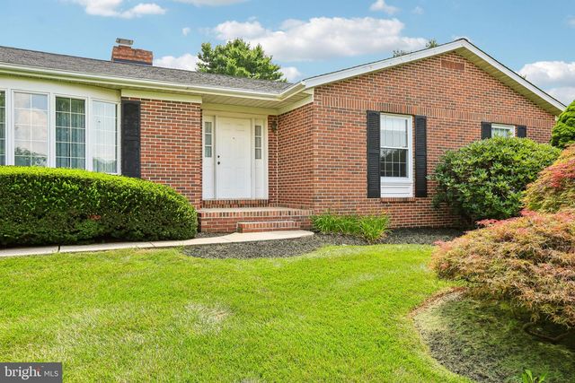 2215 CHEROKEE DR, Westminster, MD 21157