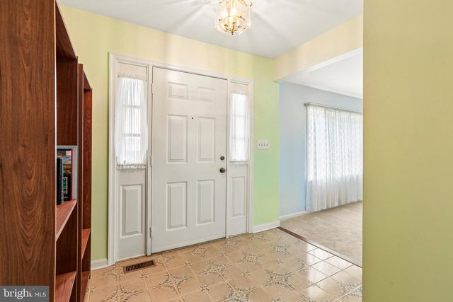 2215 CHEROKEE DR, Westminster, MD 21157