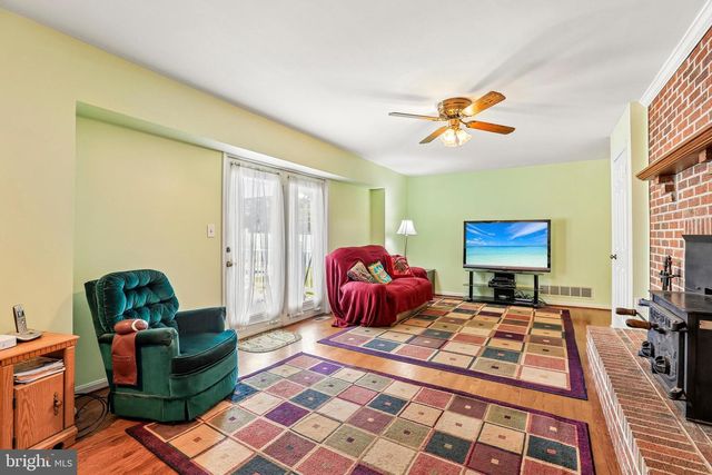2215 CHEROKEE DR, Westminster, MD 21157