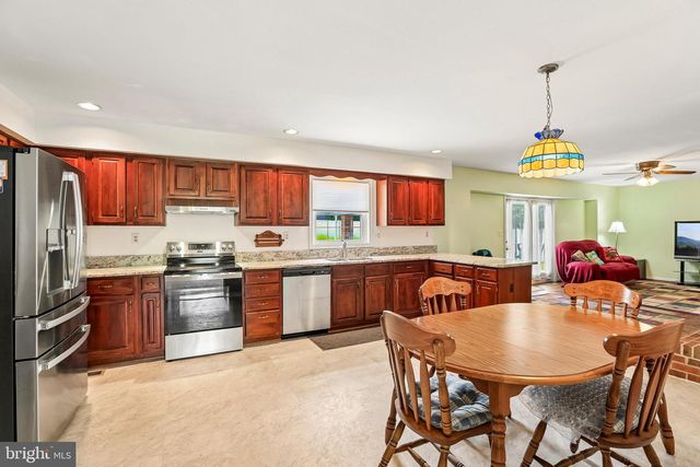 2215 CHEROKEE DR, Westminster, MD 21157