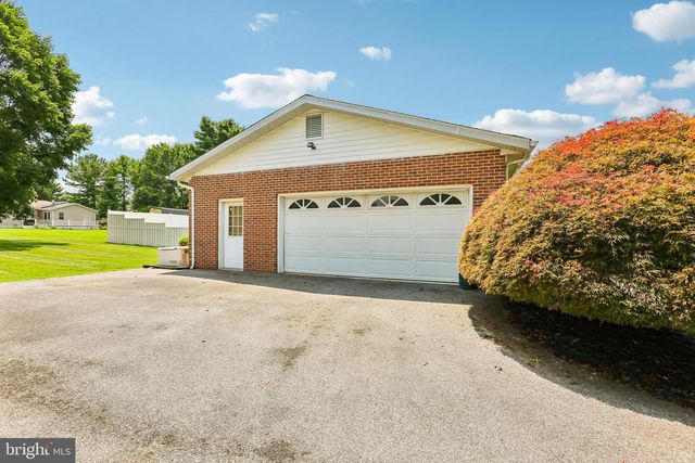 2215 CHEROKEE DR, Westminster, MD 21157