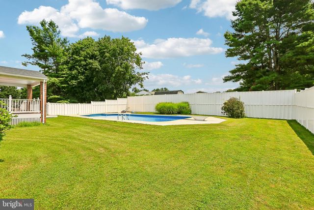 2215 CHEROKEE DR, Westminster, MD 21157