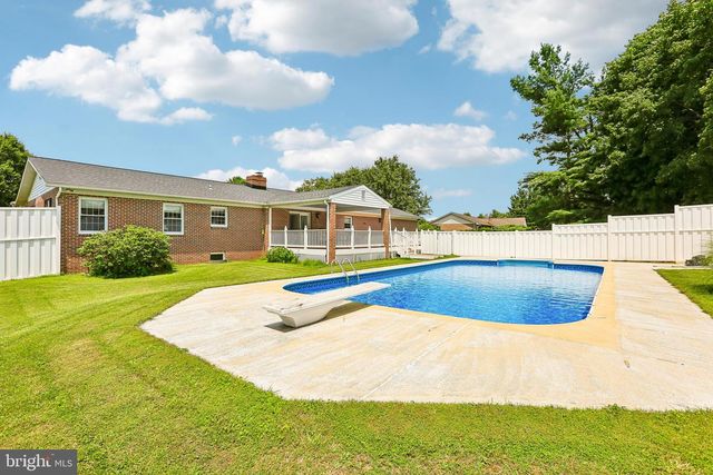 2215 CHEROKEE DR, Westminster, MD 21157