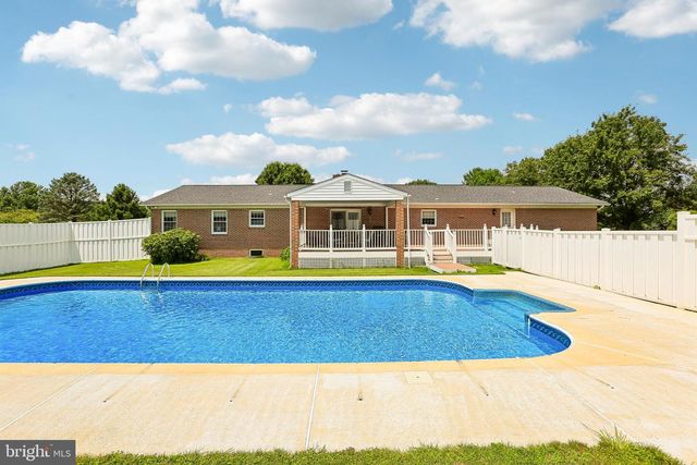 2215 CHEROKEE DR, Westminster, MD 21157