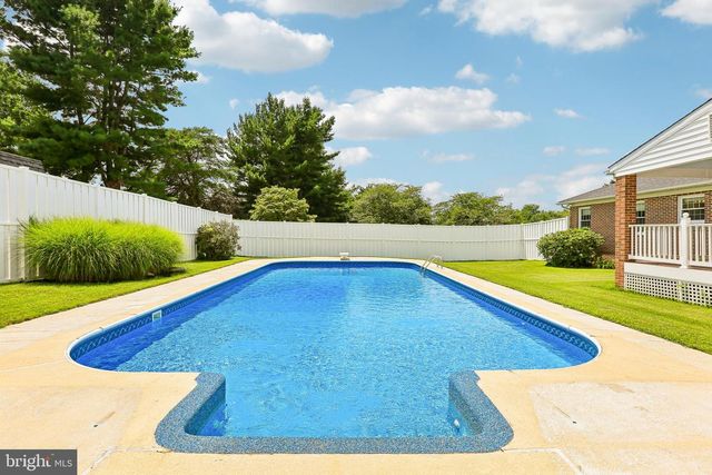 2215 CHEROKEE DR, Westminster, MD 21157