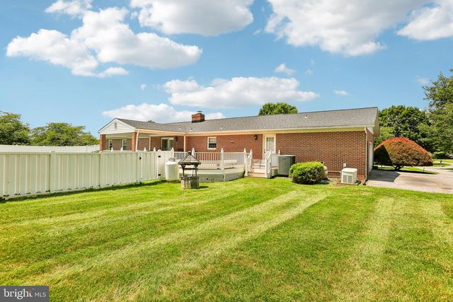 2215 CHEROKEE DR, Westminster, MD 21157