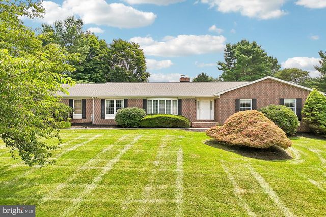 2215 CHEROKEE DR, Westminster, MD 21157