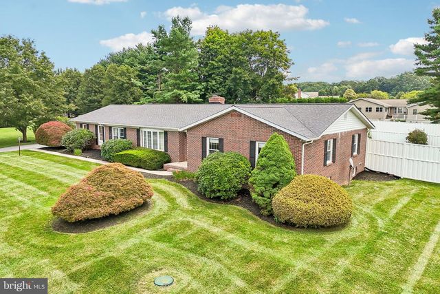 2215 CHEROKEE DR, Westminster, MD 21157