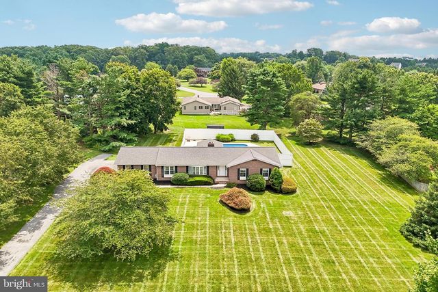 2215 CHEROKEE DR, Westminster, MD 21157
