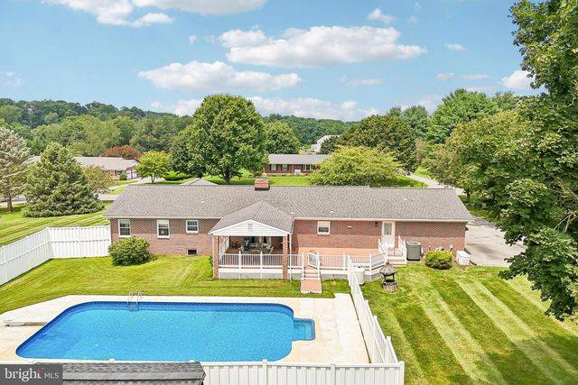 2215 CHEROKEE DR, Westminster, MD 21157