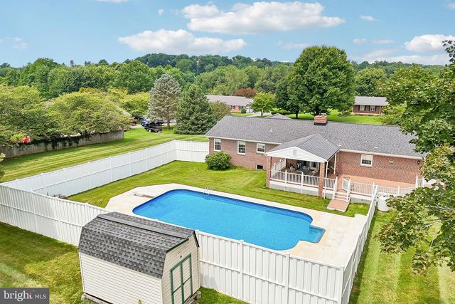2215 CHEROKEE DR, Westminster, MD 21157