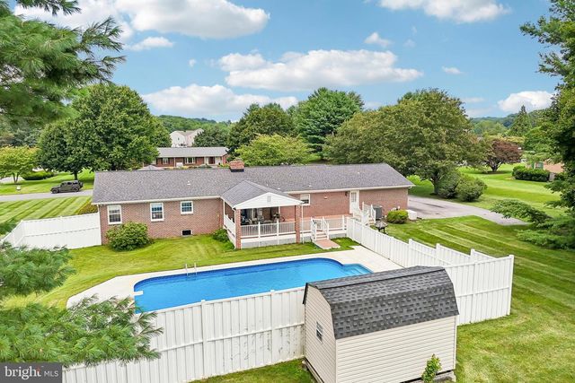 2215 CHEROKEE DR, Westminster, MD 21157