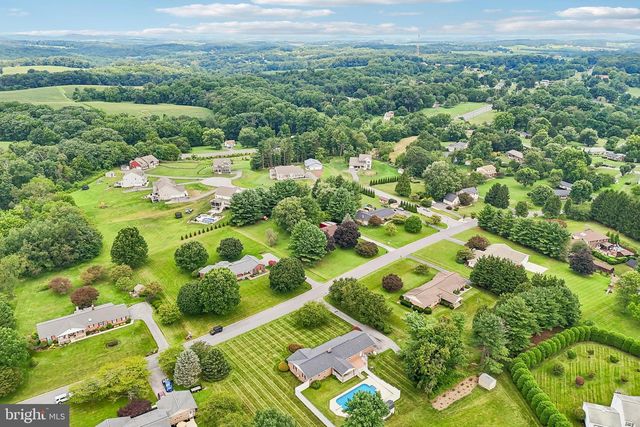 2215 CHEROKEE DR, Westminster, MD 21157