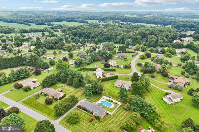 2215 CHEROKEE DR, Westminster, MD 21157