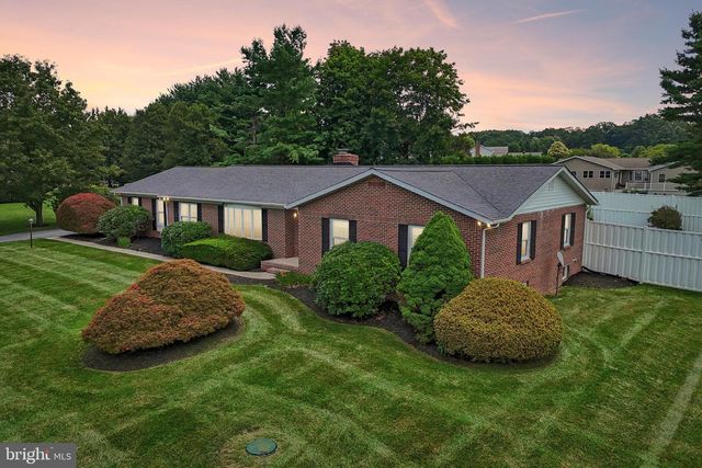 2215 CHEROKEE DR, Westminster, MD 21157
